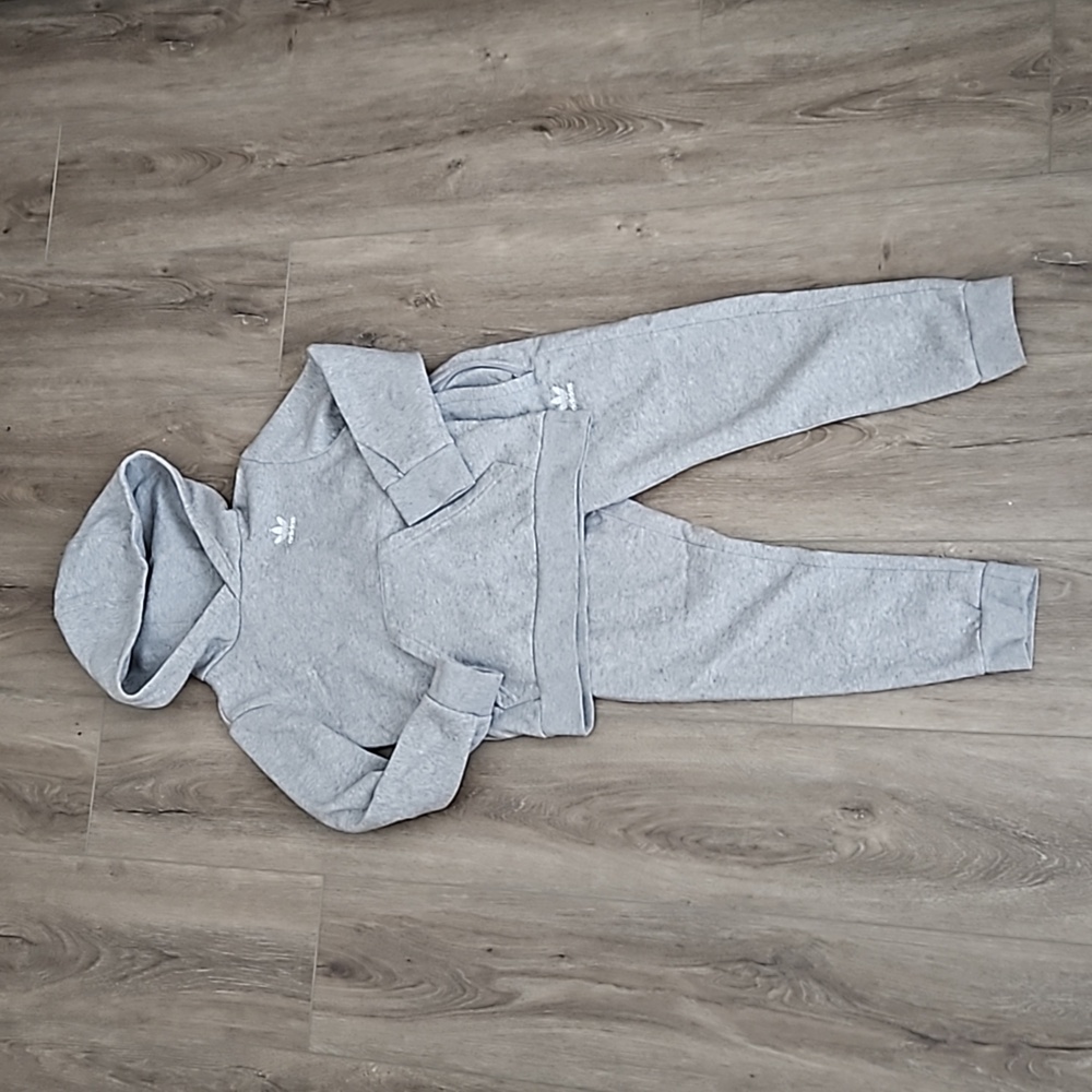 HOST PICK Adidas kids grey heather fleece sweatsuit kids size 7-8